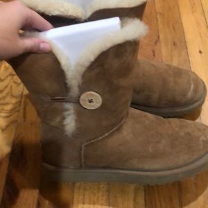Bailey button uggs size 9